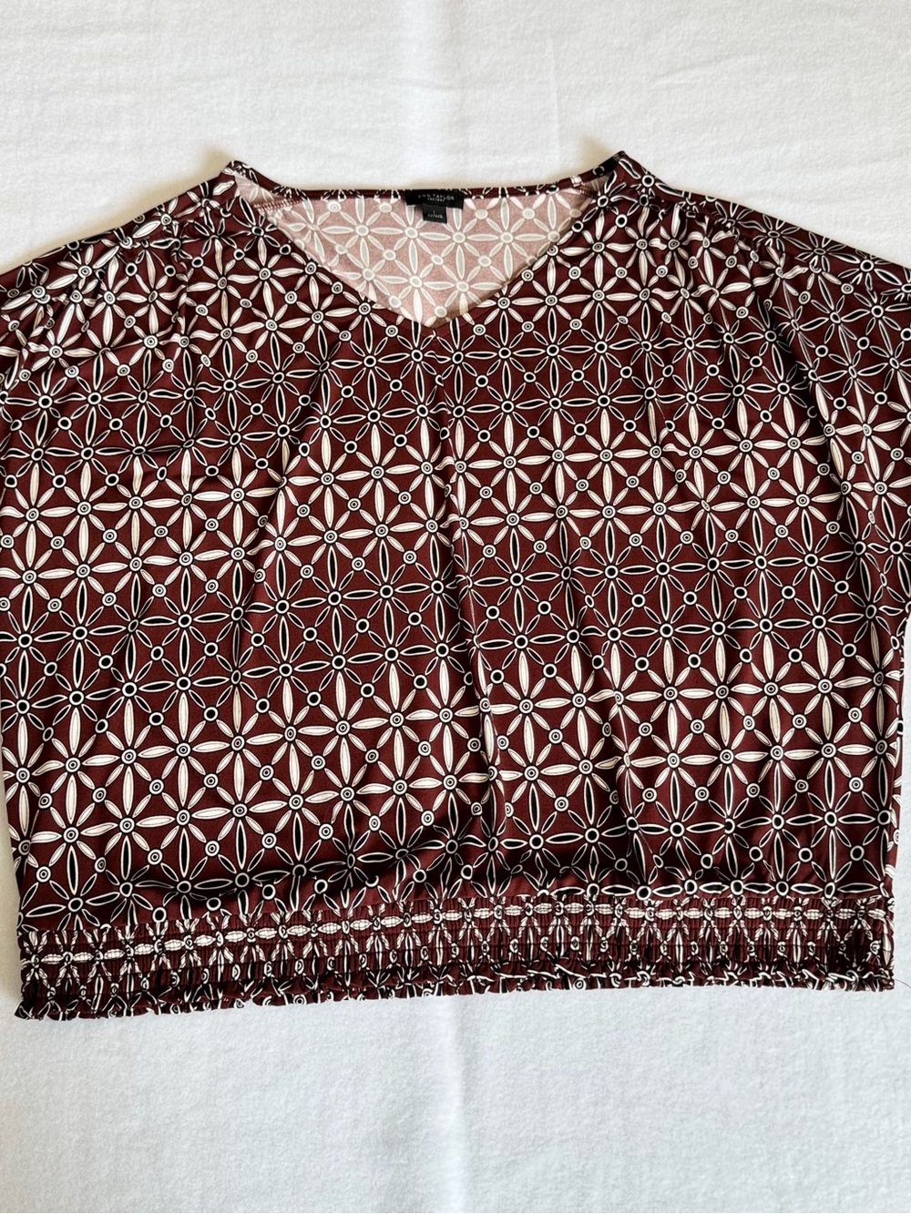 Ann Taylor Factory Burgundy Floral V-Neck Smocked Hem Blouse Large
